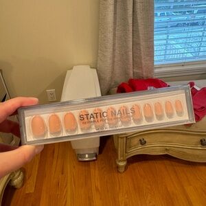 Pink Static Nails Reusable Pop-On Manicure